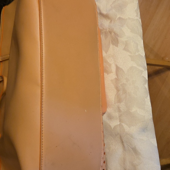 Kenneth Cole Reaction Tote Bag - Picture 7 of 10